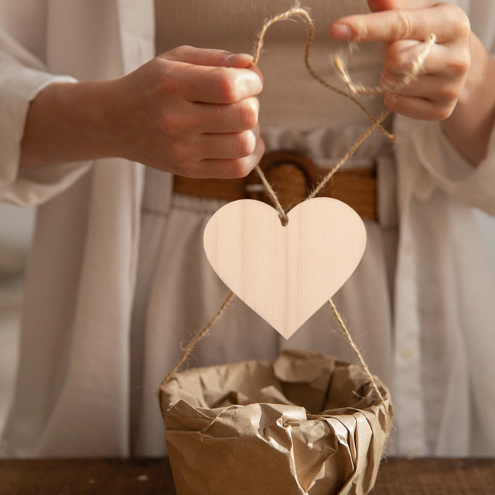 

50pcs Heart Shaped Wood Chip Unfinished Diy Wooden Slices For Kids Painting Craft Handicraft Sewing Accessory Decorative Wooden