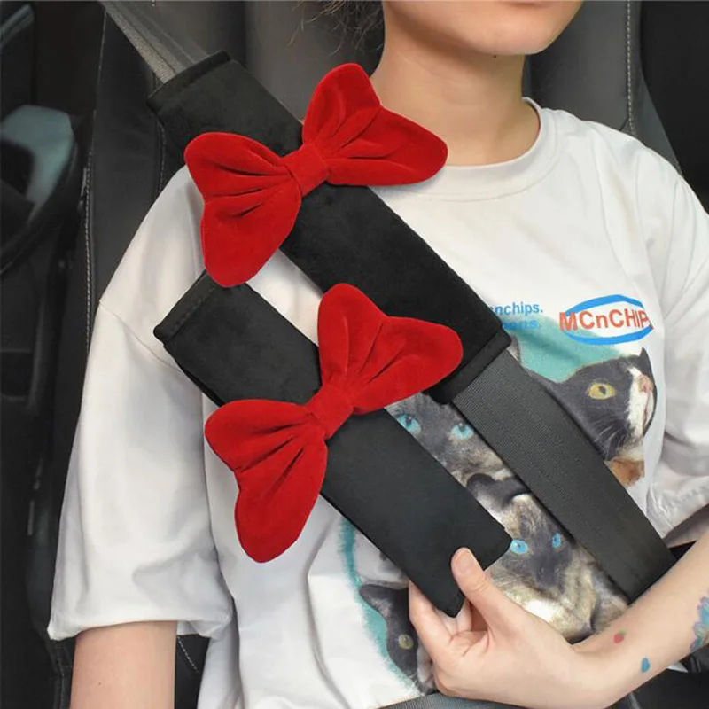 1szt Cute Red Bowknot Uniwersalny pokrowiec na samochodowy pas bezpieczeństwa Miękka pluszowa podkładka na ramię Stylizacja pasów bezpieczeństwa Akcesoria do lusterek samochodowych — zdjęcie 4