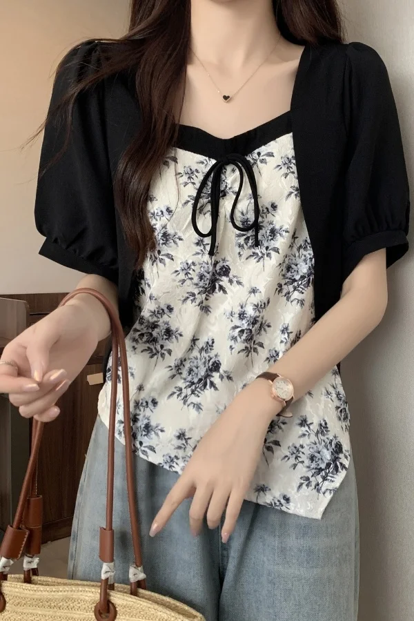 

French Square Collar Floral Splicing Short-sleeved Shirt for Women in Summer, Slimming Their Belly and Irregular Tops