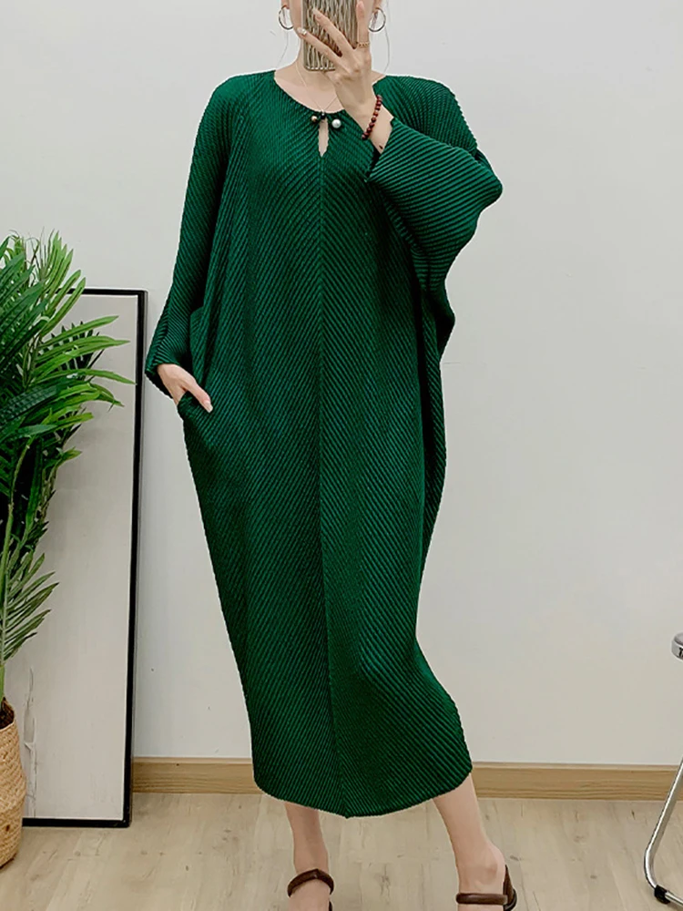 LANMREM Pleated Batwing Dress For Women 2024 New Autumn V Neck Mid Length Loose Design Fashion Niche Clothing Female 2DA9162