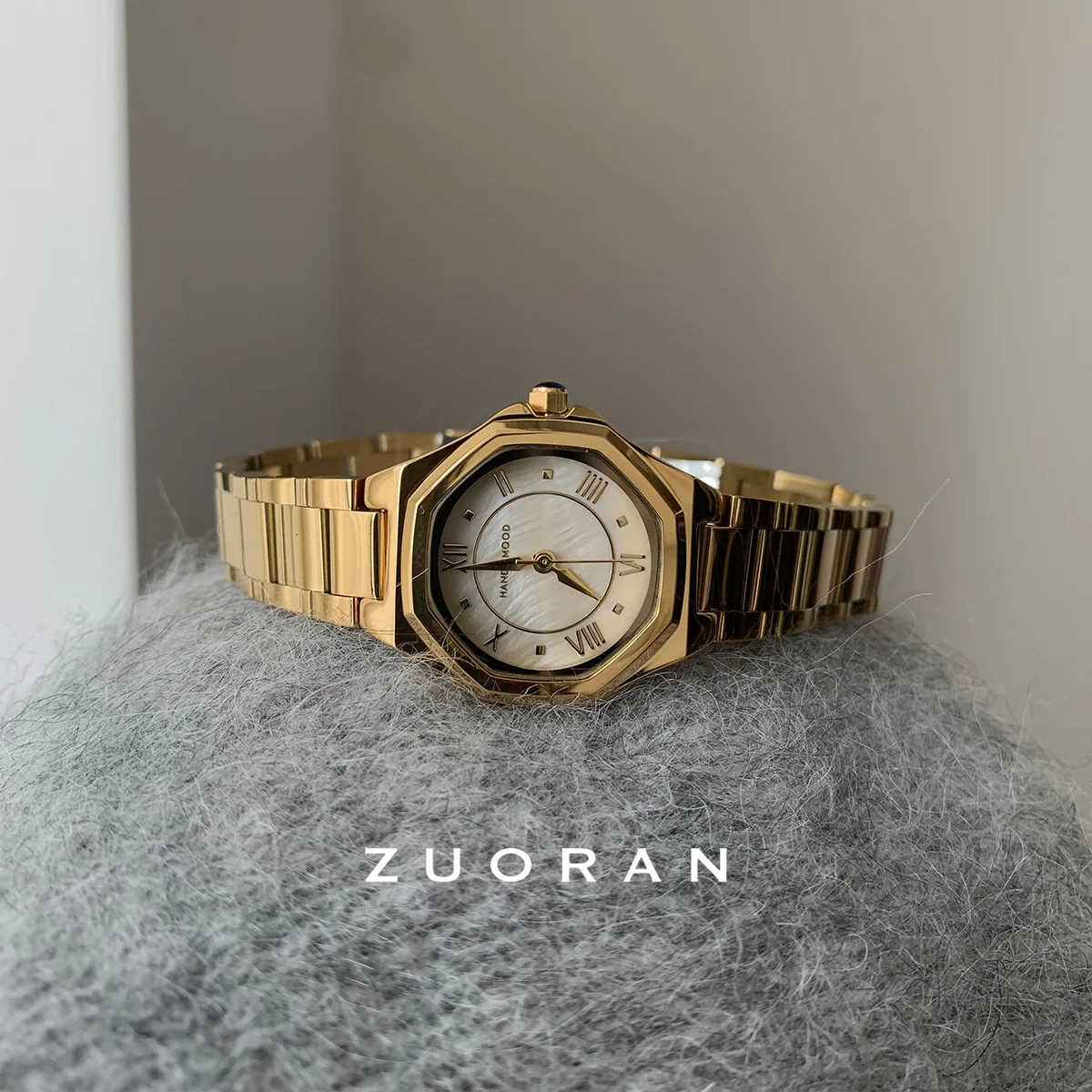 Elegant women's wristwatch polygonal chain, exquisite and stylish quartz watch, fashionable quartz wristwatch, a gift for women.
