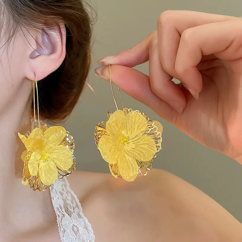 أقراط متدلية على شكل زهرة مكعبة متعددة الطبقات من القماش للنساء موري فتاة كريستال انخفاض القرط جرلي الحلو عطلة نمط الأذن السنانير