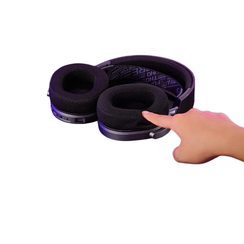 

Three-mode wireless bluetooth headset for e-sports games Lightweight design of microphone