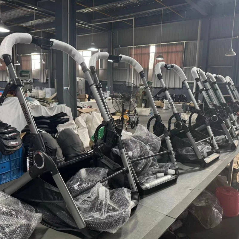 Kereta Dorong Bayi Multifungsi dengan Kursi Tidur yang Dapat Diatur, Bisa Duduk atau Berbaring, Dilengkapi Pelindung Tulang Belakang