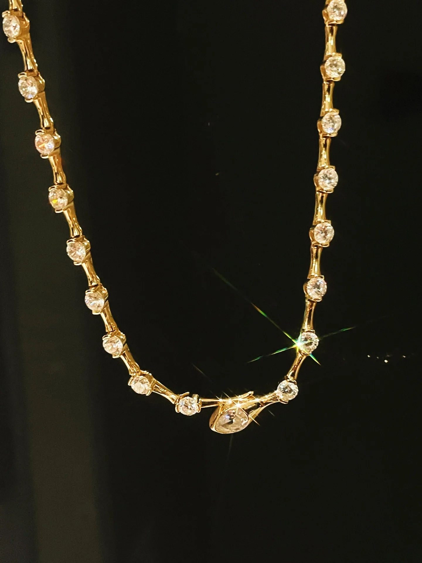 

Real 925 Sterling Silver Gold Plated Synthetic Zircon Water Drop Round White Diamond Bamboo Design Clavicle Necklace For Women