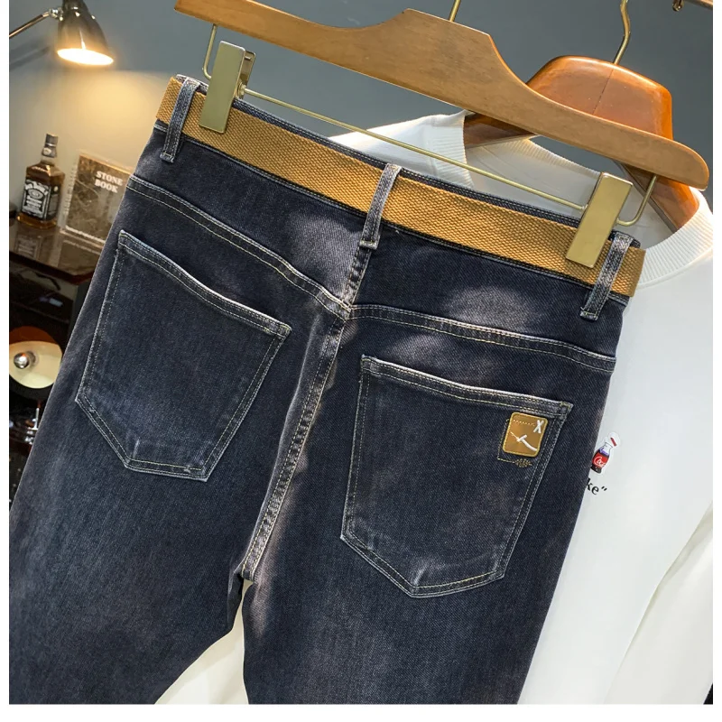 Primavera e outono novos jeans masculinos na moda versátil moda cinto estilo pequeno pé elástico casual haren tendência high-end
