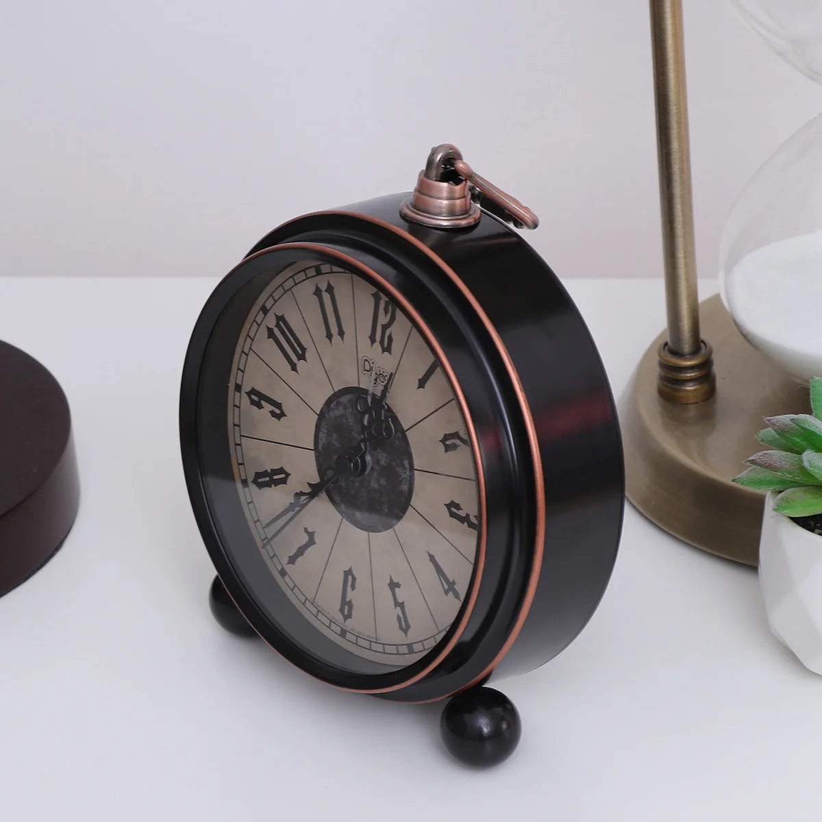 

Retro Vintage Iron Table Clock Classic Design Quiet Silent Operation for Bedroom Living Room Decoration