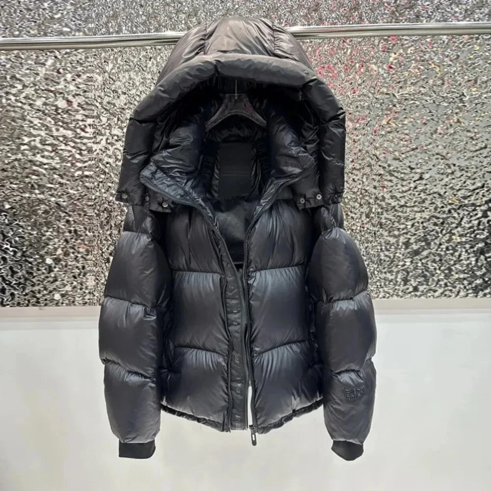 Piumino da donna con cappuccio addensato caldo piumino casual 2025 nuovo inverno 90% piumino d'anatra bianco nero lucido corto soffice