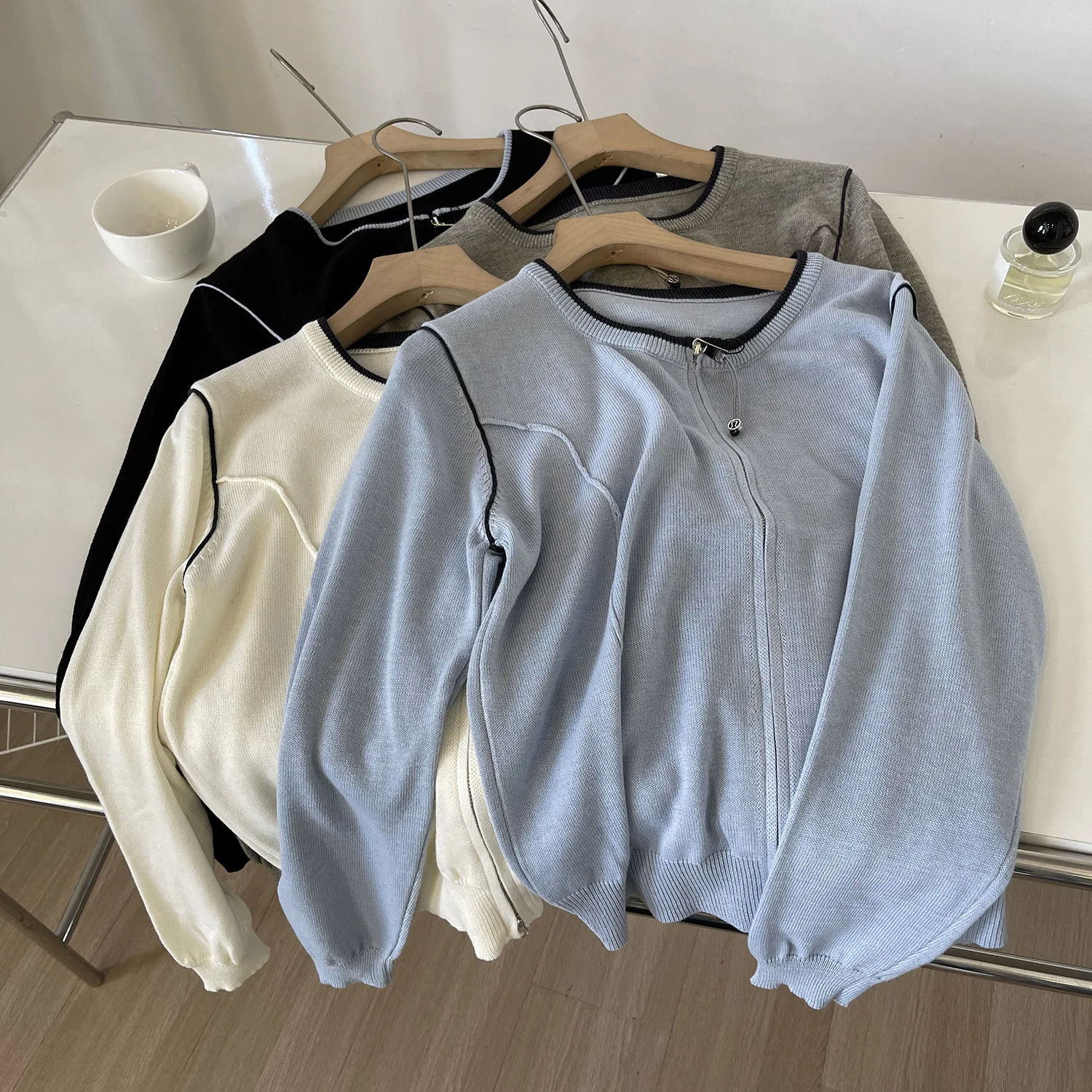 

Women Color Blocking O-Neck Cardigans Autumn Winter Slim Fit Long Sleeved Single Breasted Top Korean Style Chic Zipper Knitwear