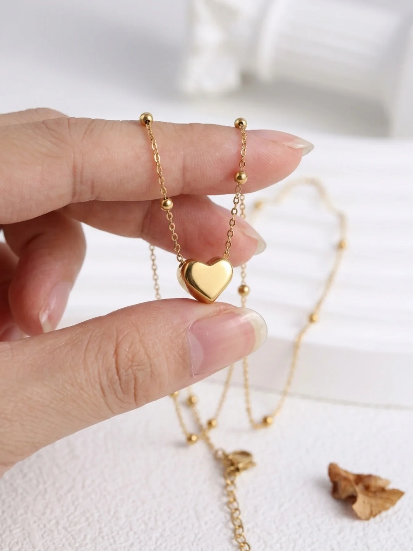 1 Piece of Stainless Steel 18K Gold-Plated Three-Dimensional Heart Bead Spacer O-Link Chain Clavicle Chain, Simple and Gentle Style Necklace, Suitable for Women for Commuting, Dating, Gift-Giving, and Versatile Accessory Wear