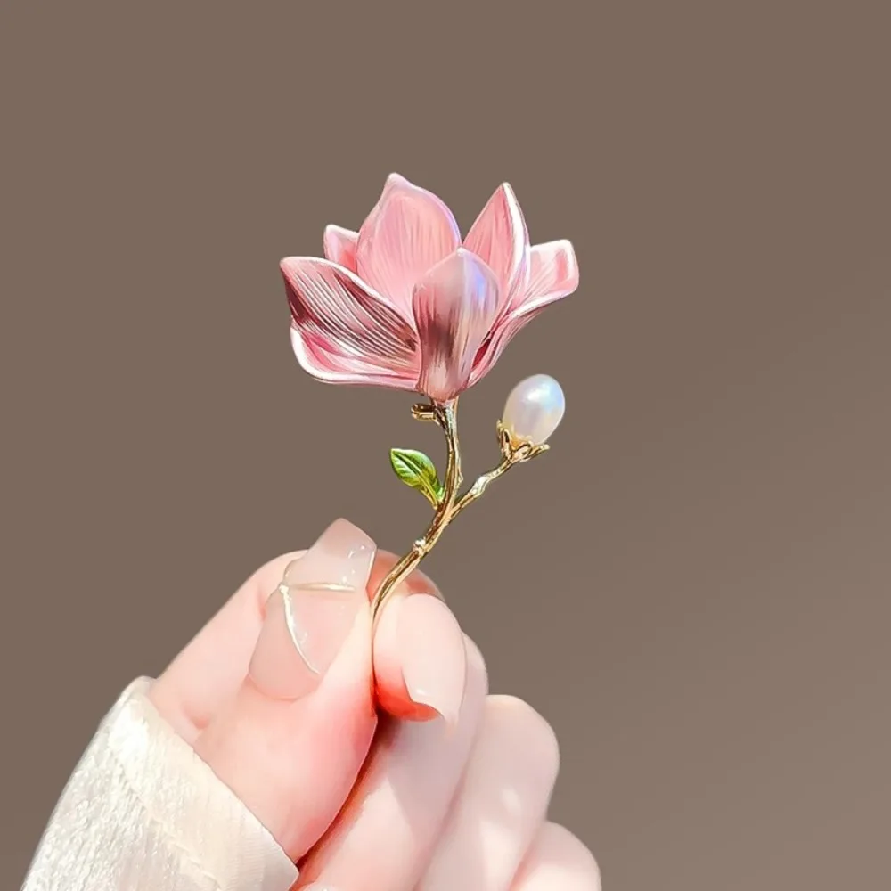 Fashion Temperamen Stereo Simulation Pink Magnolia Flower Pearl Brooch for Women Retro Exquisite Clothes Accessory Jewelry Gifts