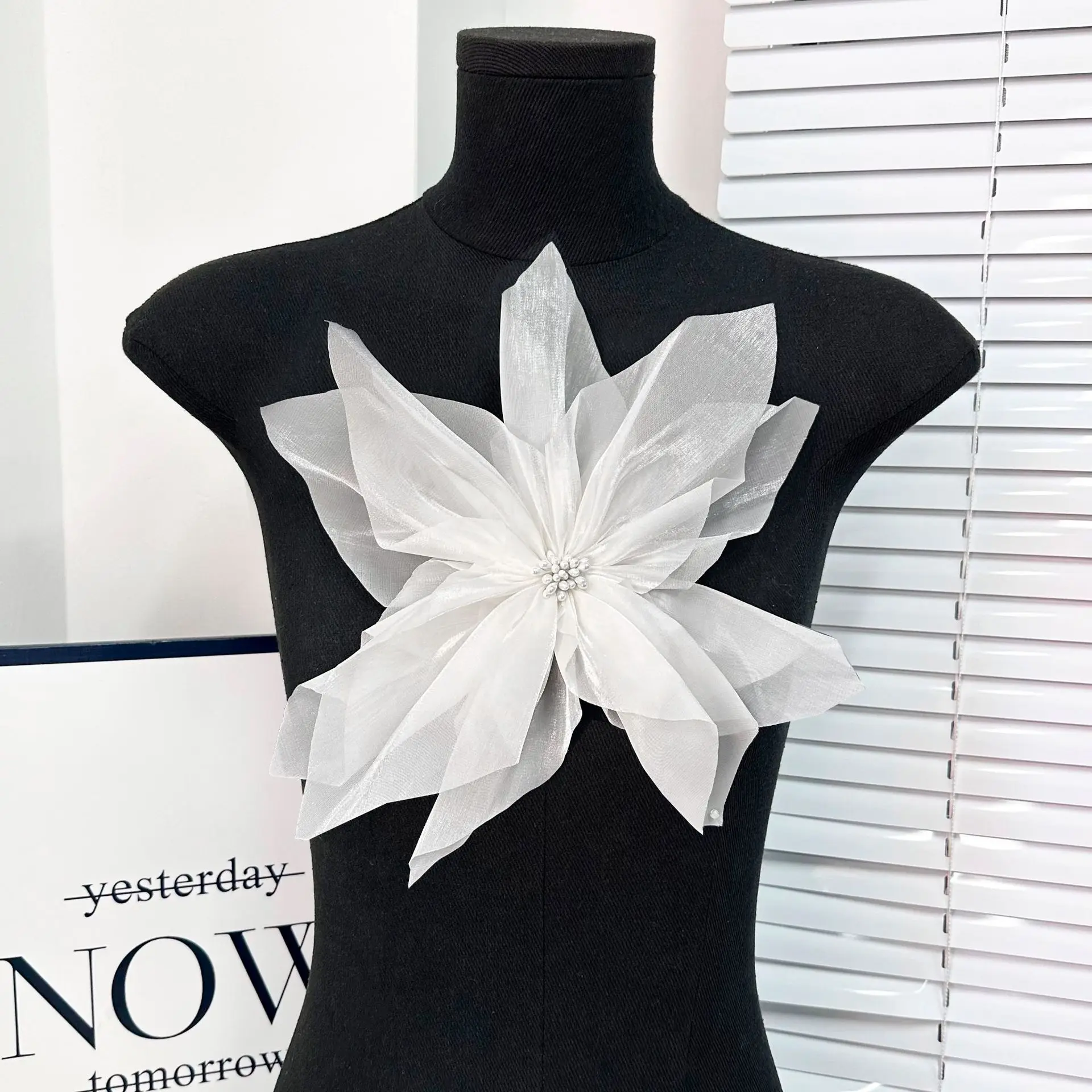 New glossy floral organza DIY clothing accessories patch, exuding a gentle and elegant temperament