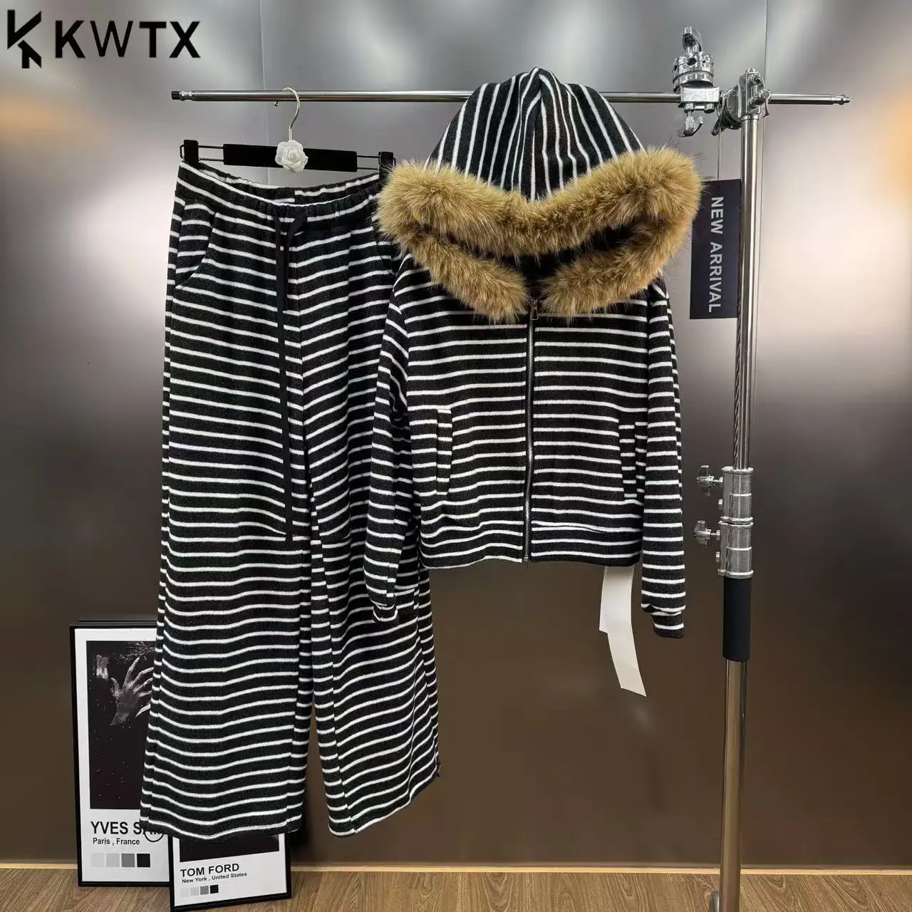 

KWTX 2025 Новый женский комплект из двух предметов с капюшоном, спортивный костюм с цветными блоками, зимняя куртка на флисовой подкладке, широкие брюки, элегантный ретро-шик