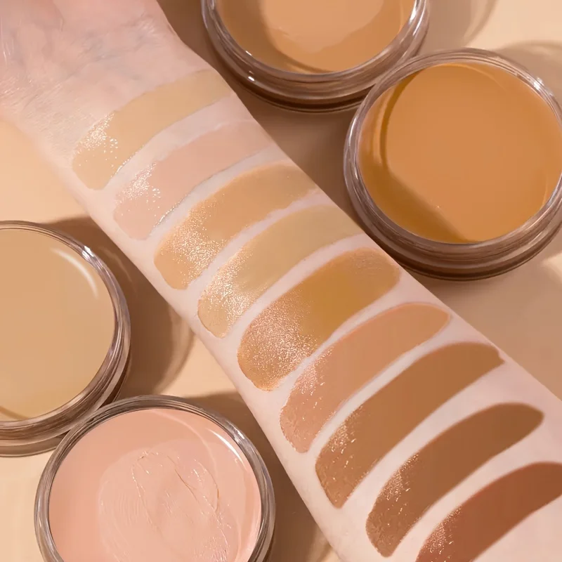 풀 커버 파운데이션 - 매트한 마무리, 크리미한 질감, 강력한 커버력, 보습, 유분 조절, 모공 감소, 끈적임 없음