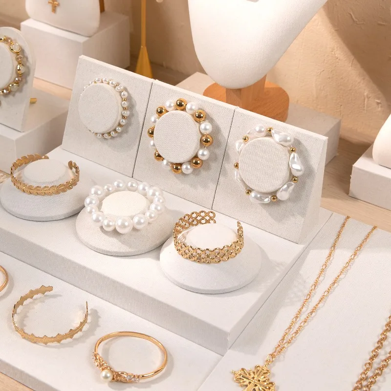 Linen Jewelry Display Stand Bracelet Holder Bangle Bracelet Cushion Bead Bracelet Window Showcase Display Retail Counter Props