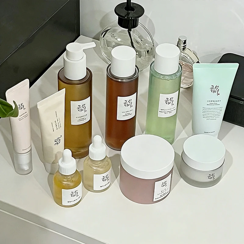 

Корейский бренд натуральной косметики Beauty of Joseon: солнцезащитный стик SPF50+ с экстрактом зеленой сливы, тонер, эссенция, крем для лица Water Sense Essence.