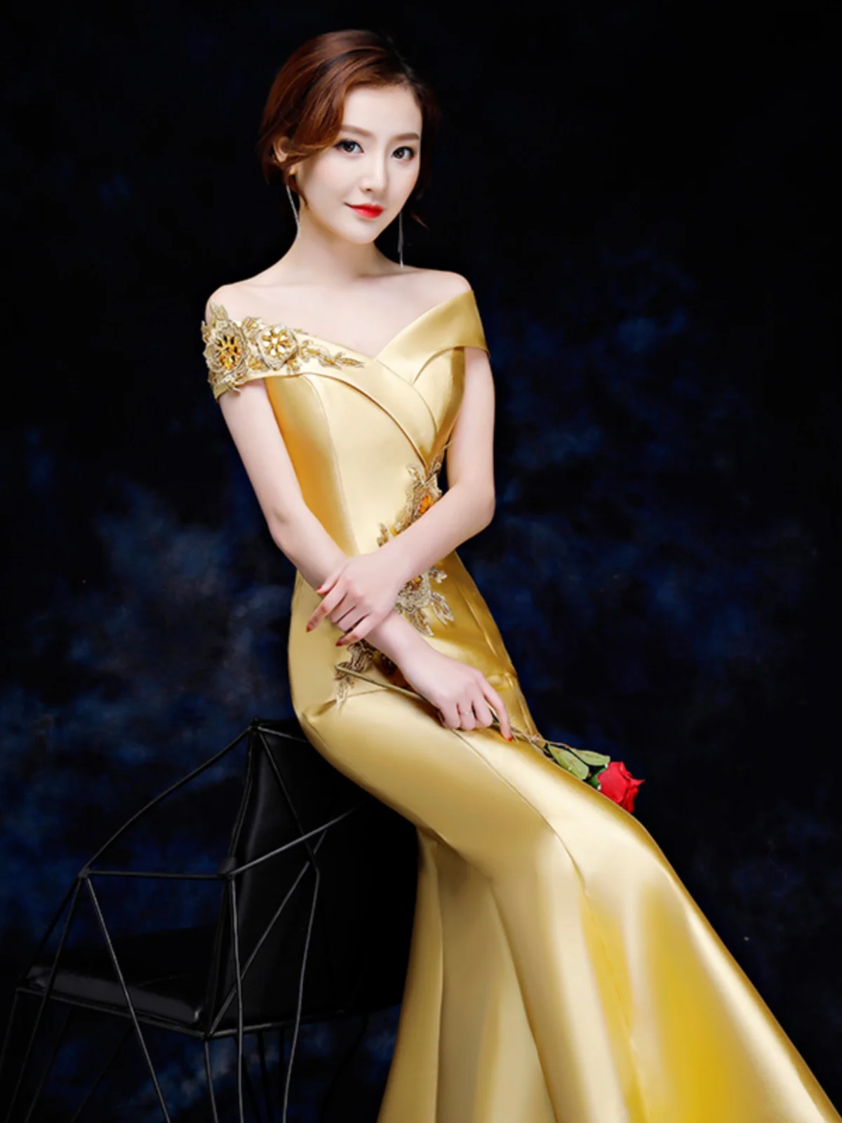 

Golden Fishtail Evening Dress Elegant off-Shoulder Slimming Annual Meeting Host Catwalk Performance Costumes Slim Fit