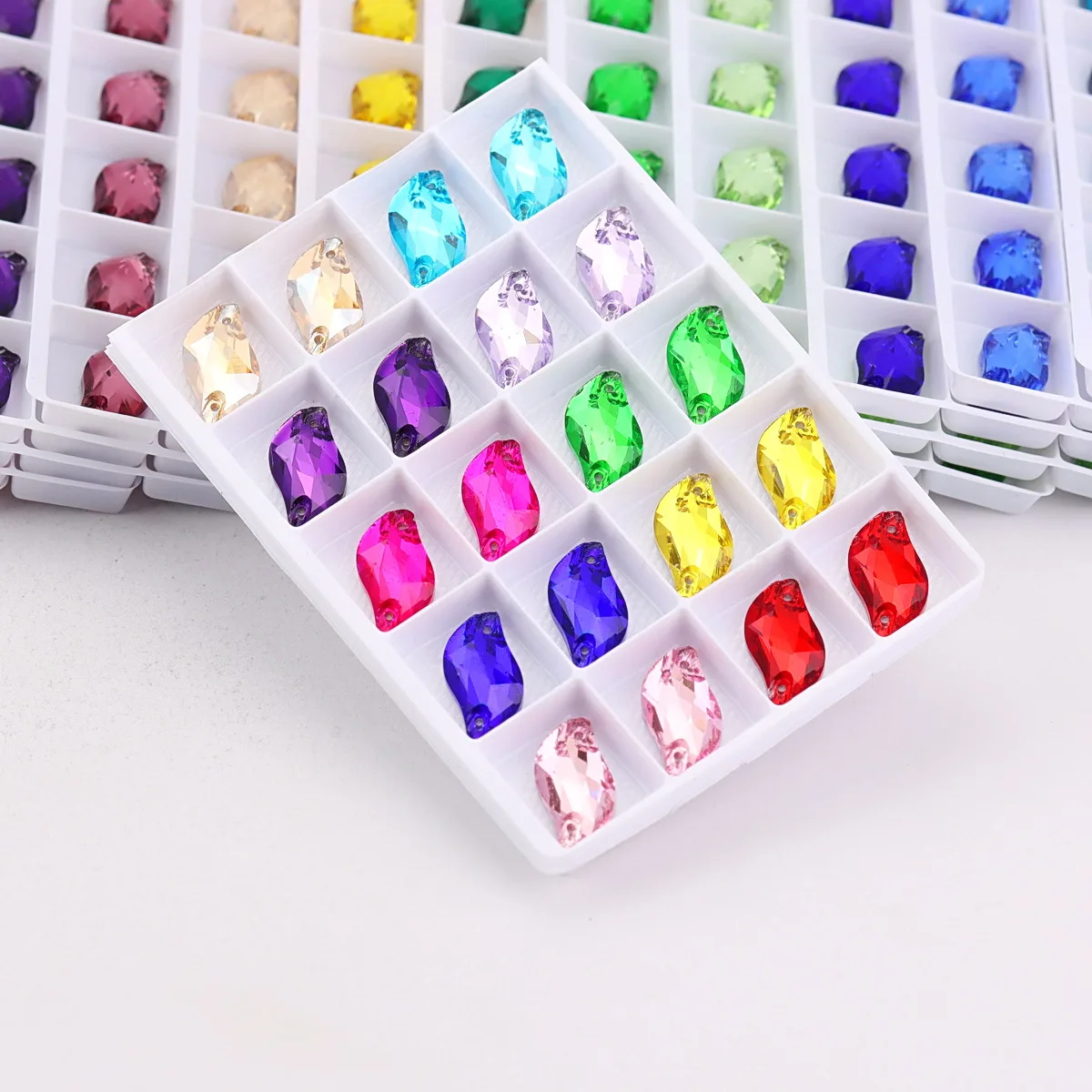 S-Form 10*20mm 20 Stück/Packung Mehrfarbig Flache Rückseite Glaskristalle Zum Aufnähen Strass-Kristalle Perlen für Kleidung, Schuhe, Taschen, DIY-Verzierungen – Detail 3