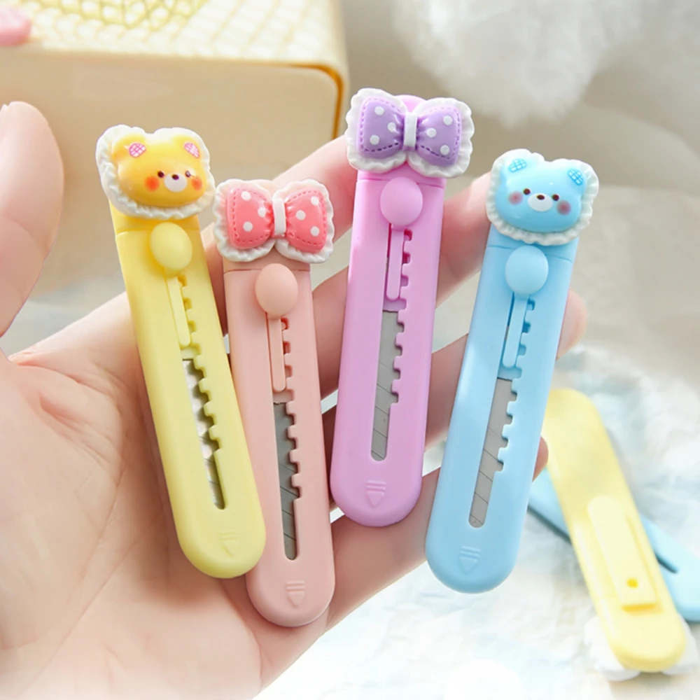 

Cute Bear Bow Mini Utility Knife Retractable Box Cutter Portable Small Art Knife for Students Office DIY Craft Paper Cutting
