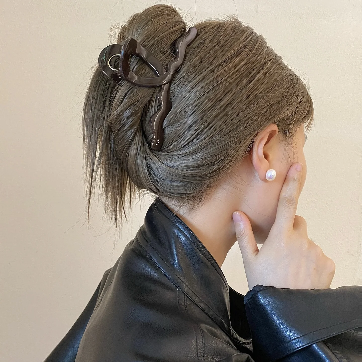 

High-end grab clip female, back of head hair, shark clip headdress