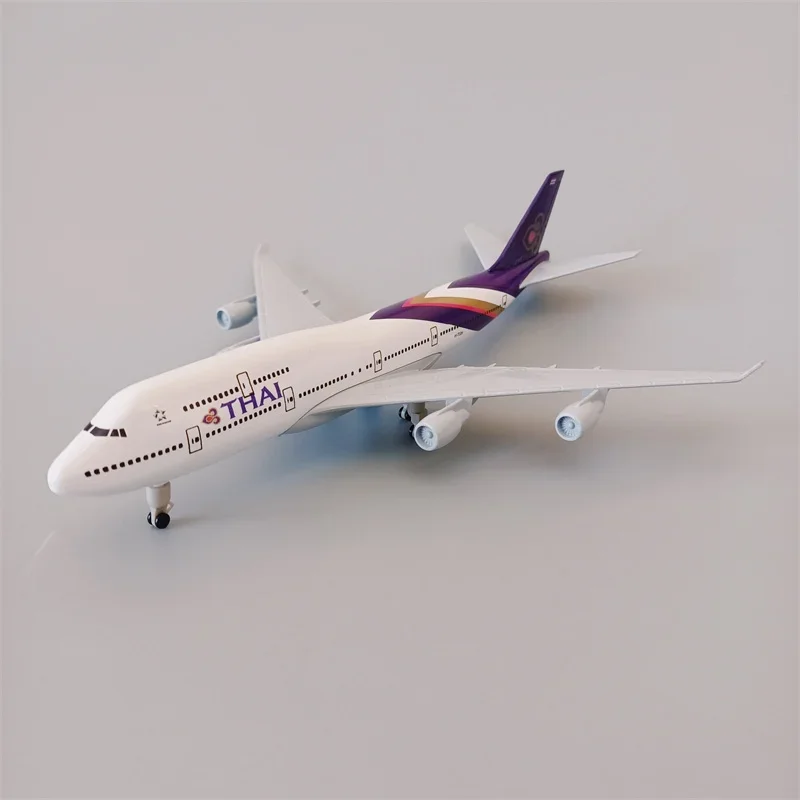 Modello di aereo da 20 cm Thailandia Air Thai B747 Airlines Boeing 747 Airways Diecast in lega di metallo aereo modello di aereo con ruote