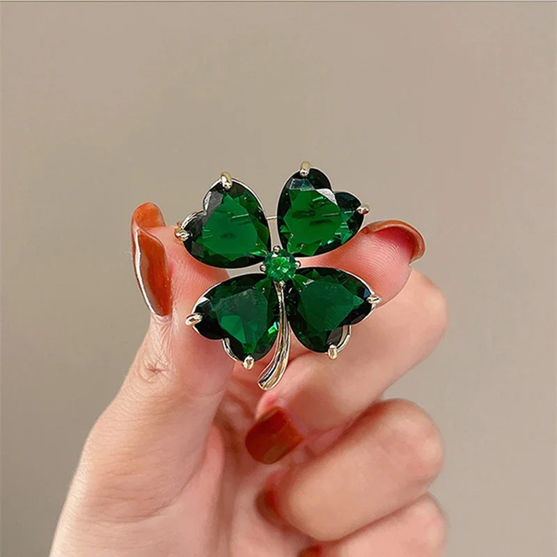 Lucky Four-leaf Clover Brooch French Retro Emerald Corsage Fixed Clothes Pin Buckle Lady Wedding Jewelry Accessories