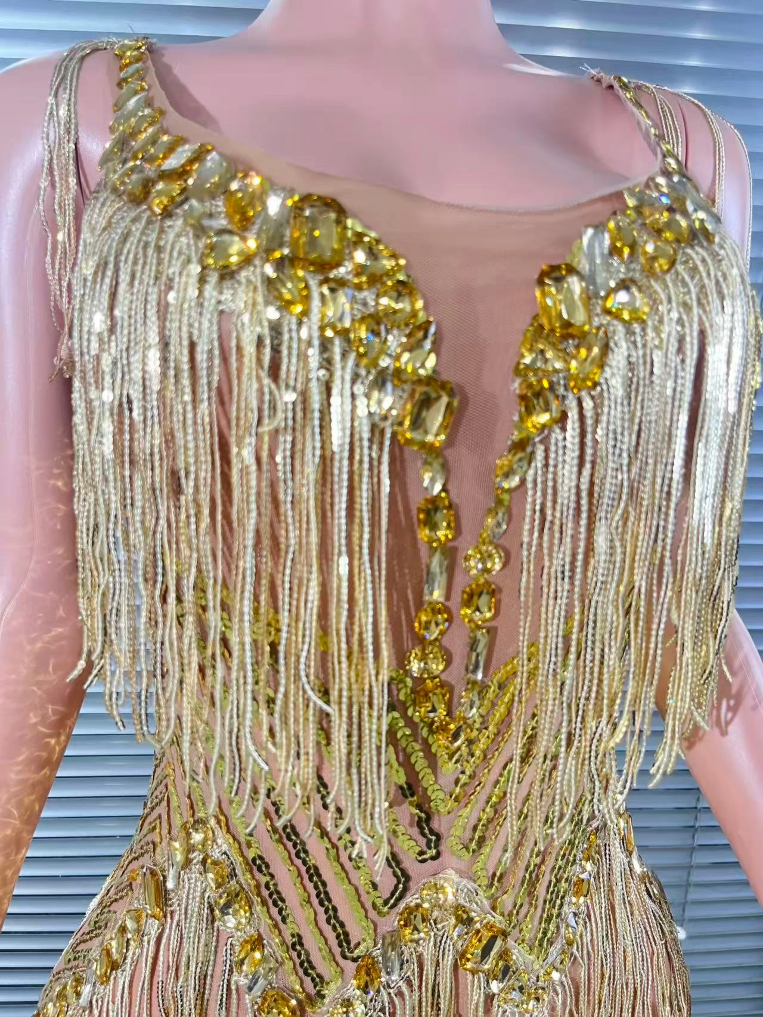 Mini robe moulante en maille à franges et paillettes dorées pour femmes, tenue de spectacle sur scène en boîte de nuit, bal de promo