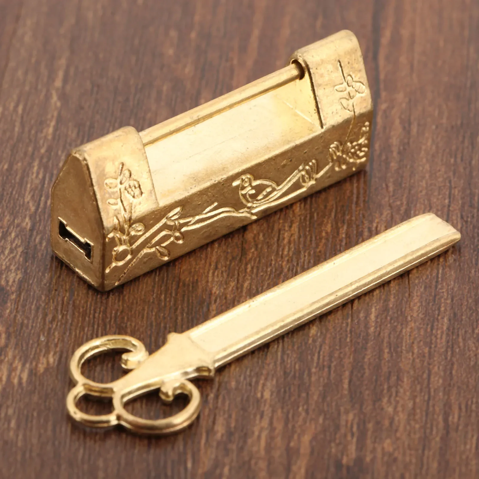 1set Vintage gold Lock + Key 42mm Old Chinese Retro Brass Padlock Antique Decor Flower Bird Jewelry Wooden Box Case Door bag