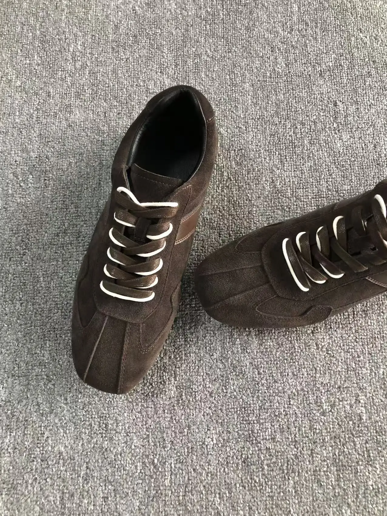 

Comfortable Flat Bottom Retro Style Men's Casual Shoes Trendy Deqin Sneakers Sporty Slip-On Loafers for Commuting And Leisure