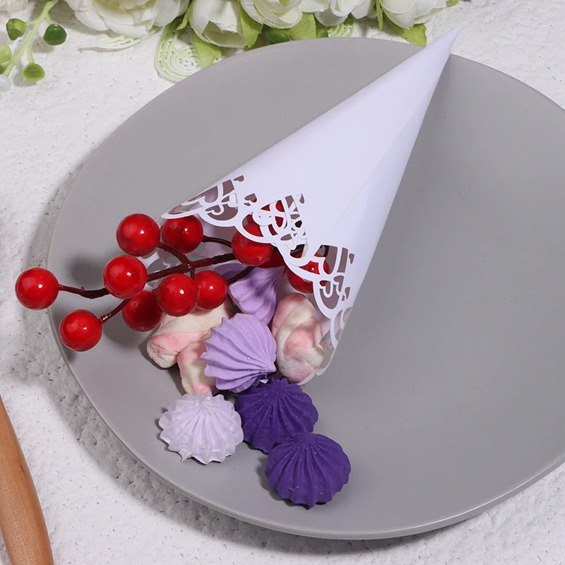 

10Pcs Love Heart Lace Paper Wedding Cones Candy Wedding Party Favors Confetti Cones Paper Cone Decoration Supplies Gift