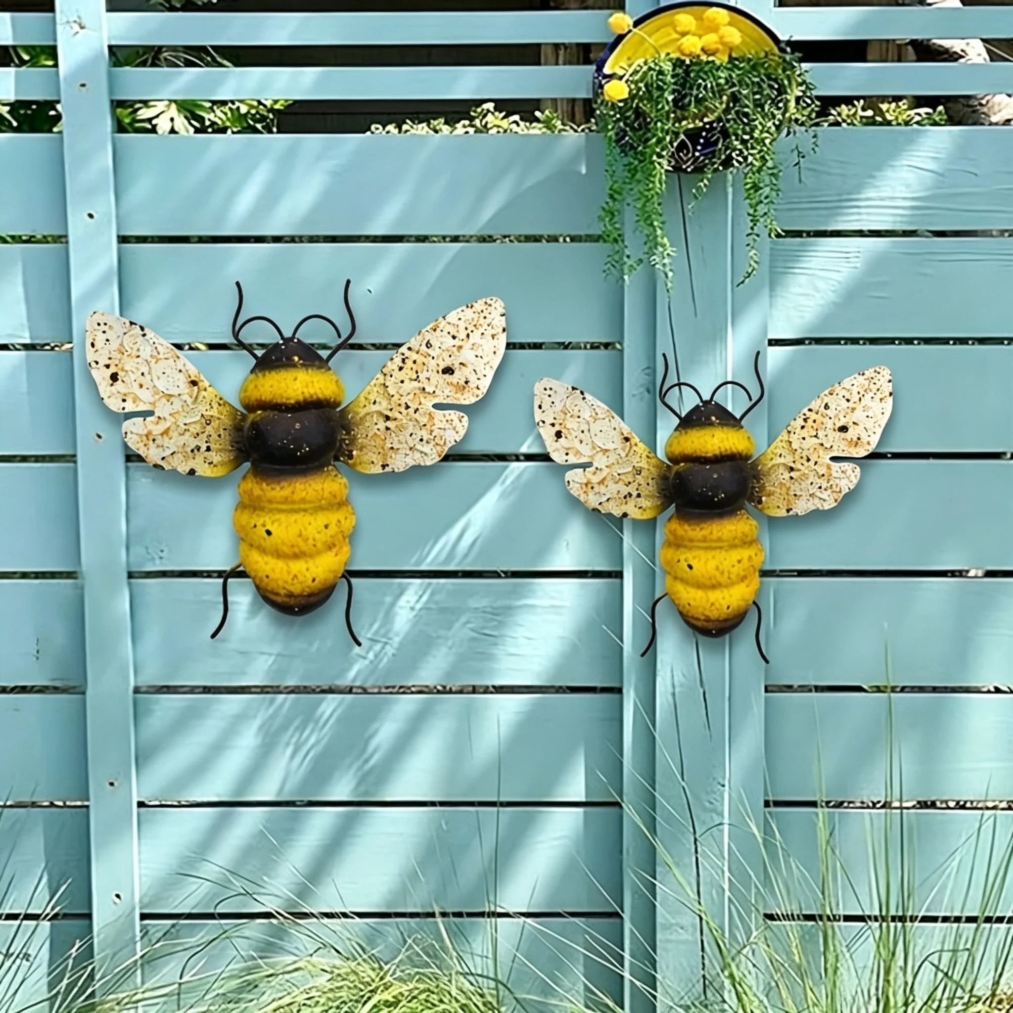 Iron Bee Decoration 3D Iron Sculpture Ornament for Home Garden Yard Patio Balcony Decor Art Craft Metal Bee Figurine Statue