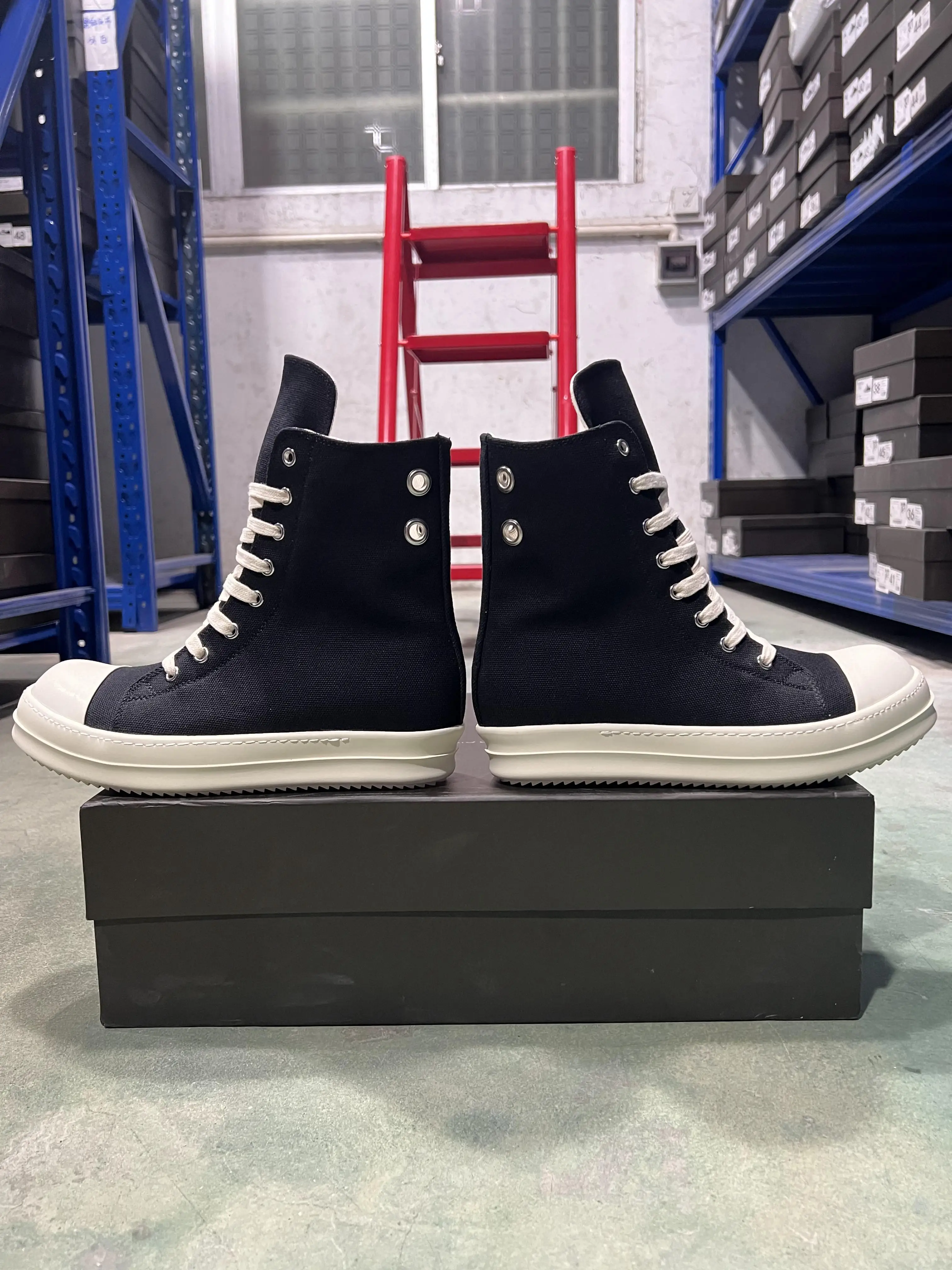 

Brand Men Shoe Casual High Top Women Sneaker Quality Black Ankle Boot Designer Leather Zipper Metal Hole Luxury Laces Flat Shoe
