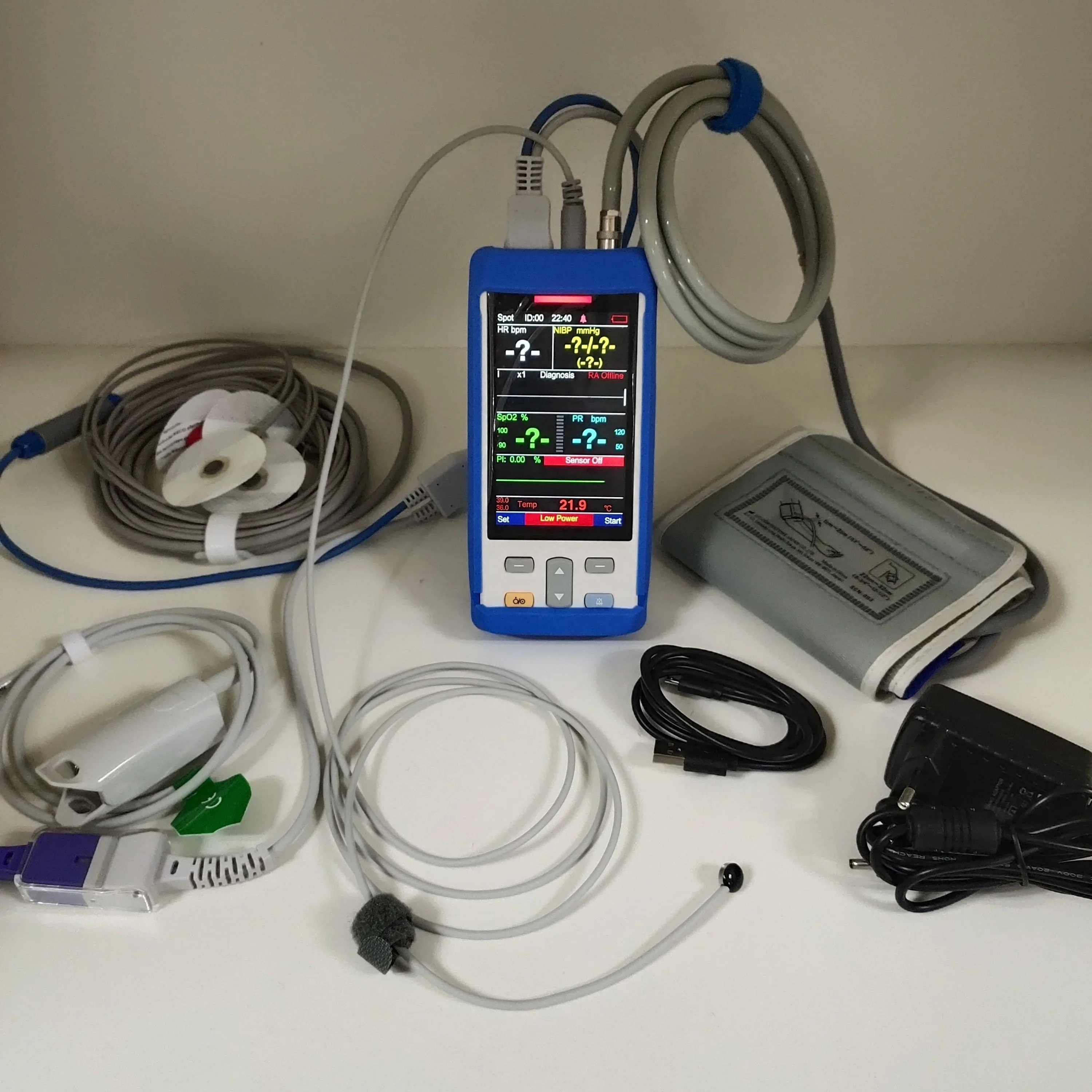 2025 PC200 Handheld Mobile Portable Wireless Monitor Multiparameter Vet Monitor de Sign Vital with ECG function