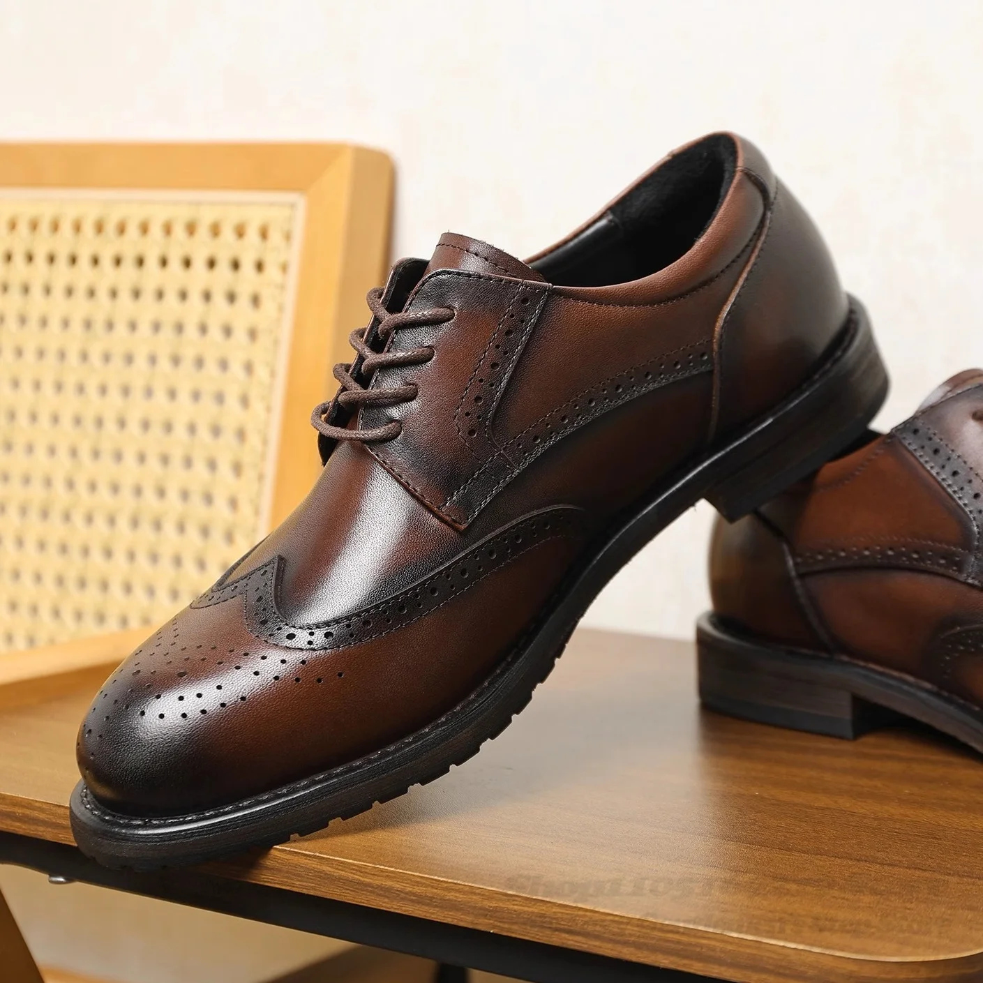 

Cowhide Leather Vintage Block Carved Business Formal Commuting Casual Leather Shoes Men Solid Color Lace Up Wedding Shoes