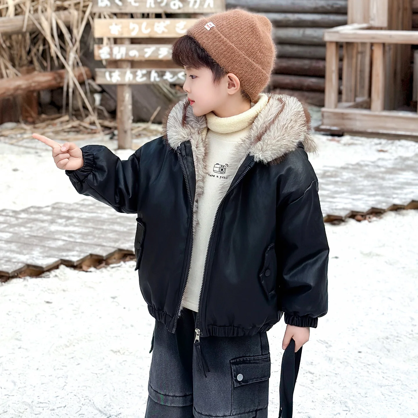 

Thiened Fce Winter Jaet for Boys Waterproof Cotton Inner Teenagers Faion Hooded Jaet Stand Fit Long Sve Coat