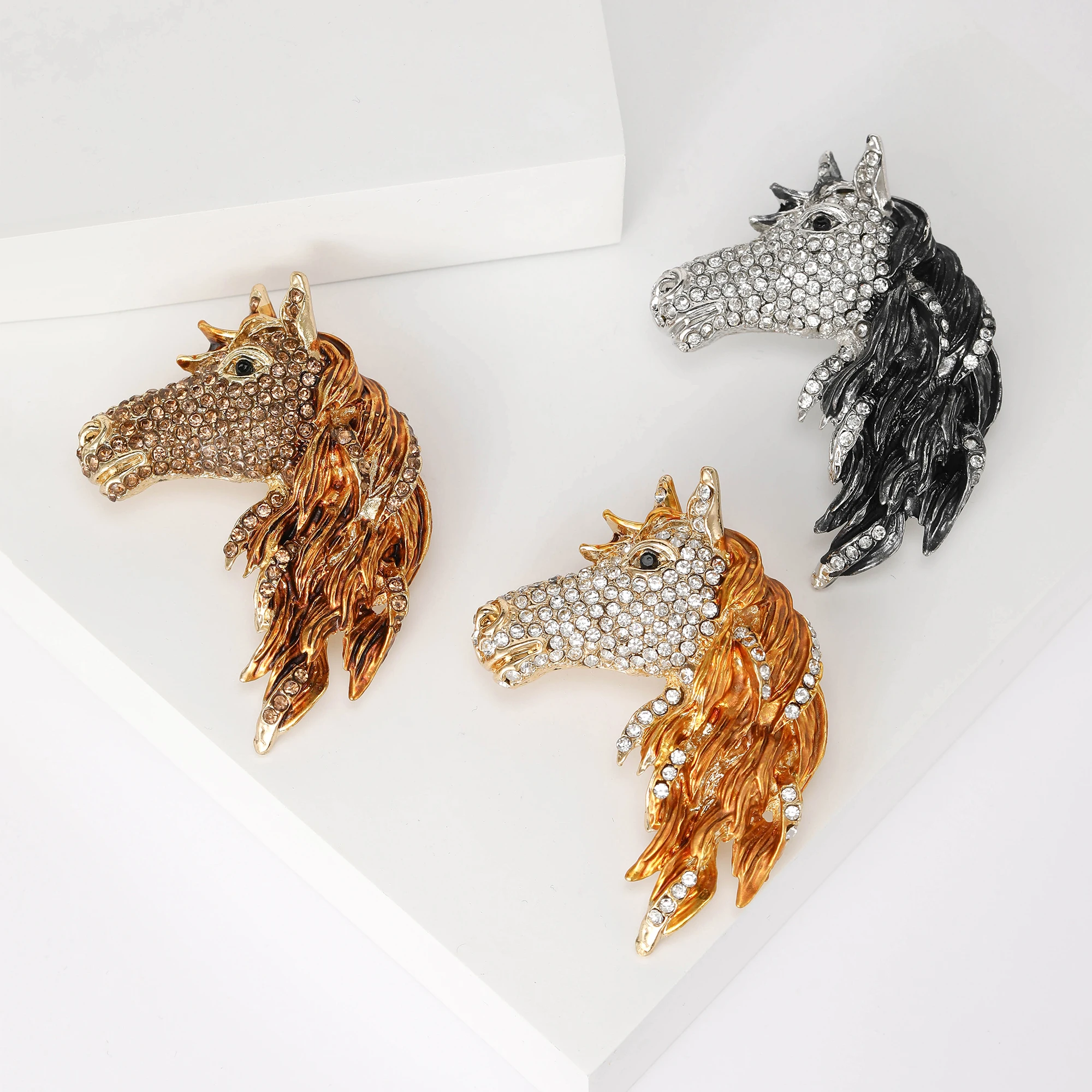 Beaut&Berry Trendy Enamel Horse Brooches for Women Unisex Animal Pins Casual Party Accessories New Gifts Year Friends Decoration