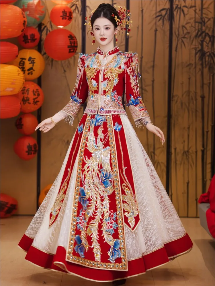 

The new-style wedding dress bride's gown luxurious toasting and heavy work of a small person