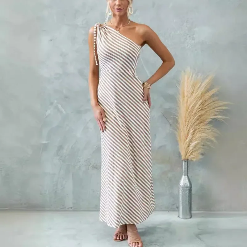 فستان كاجوال عصري مخطط بقصة ضيقة بكتف واحد وأربطة للنساء في ربيع وصيف 2025، فستان طويل جديد بدون أكمام