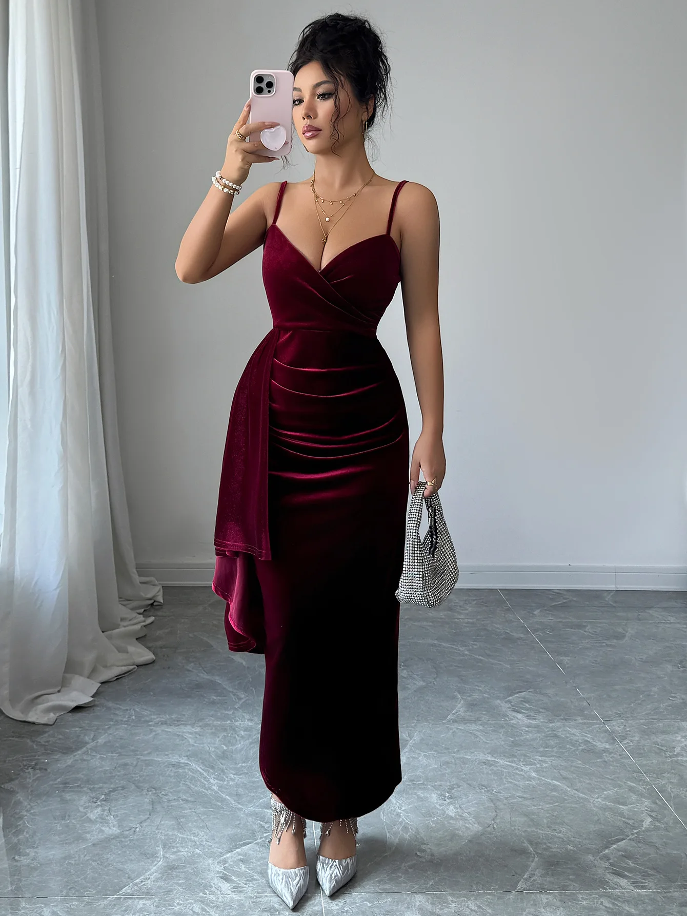 

Женское платье миди на тонких бретелях с драпировкой, V-образным вырезом, асимметричным подолом, для торжественных мероприятий, вечеринок и выпускных балов