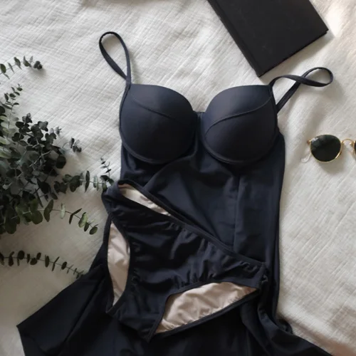 Korean ins swimsuit women's summer 2025 skirt is conservative and thin, covering the belly, split steel tray, small chest gather