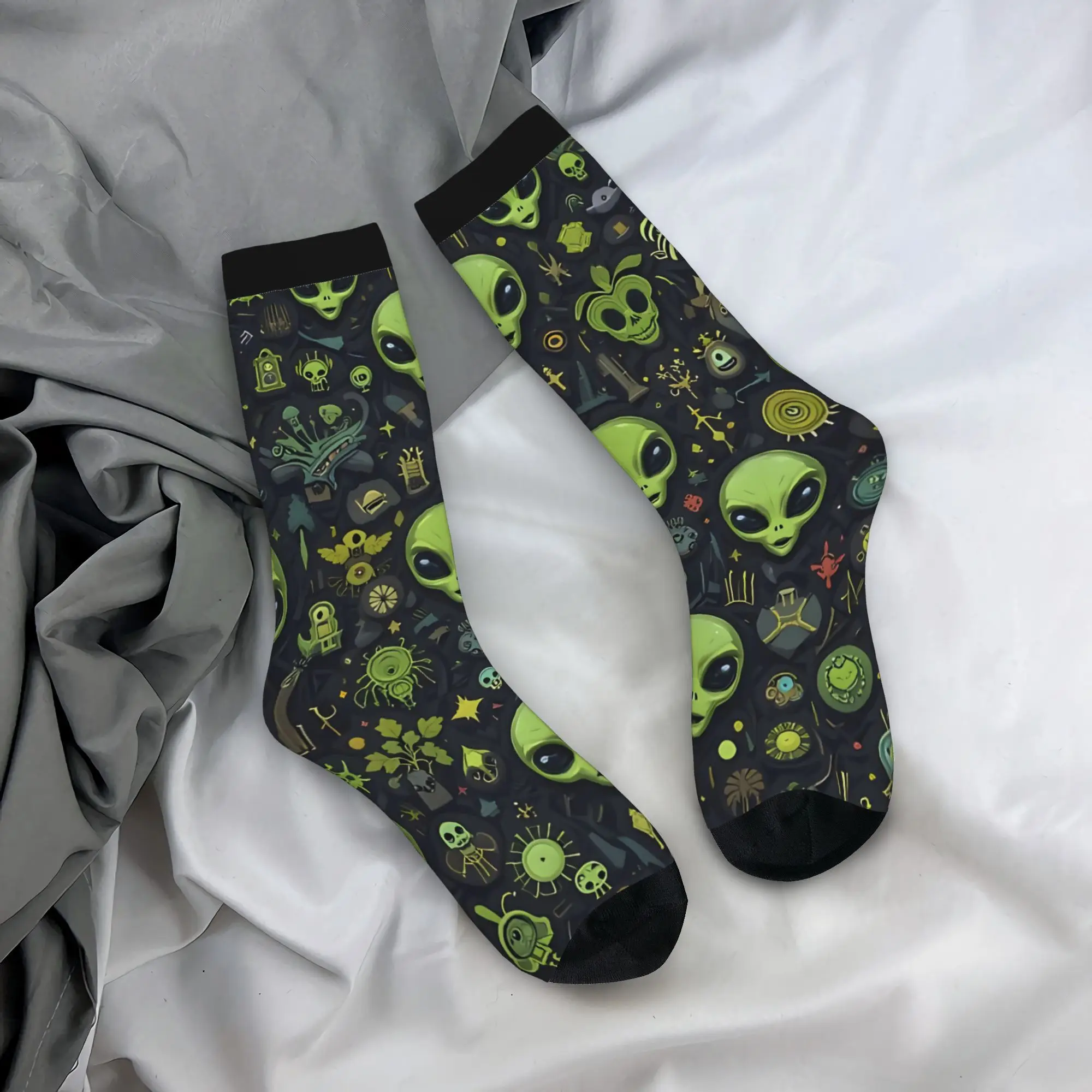 Funny Sci Fi Alien Head Green Space UFO Pattern Pattern Crew Socks, Novelty Crazy Graphic Tube Socks, Fun Gift Idea for Men
