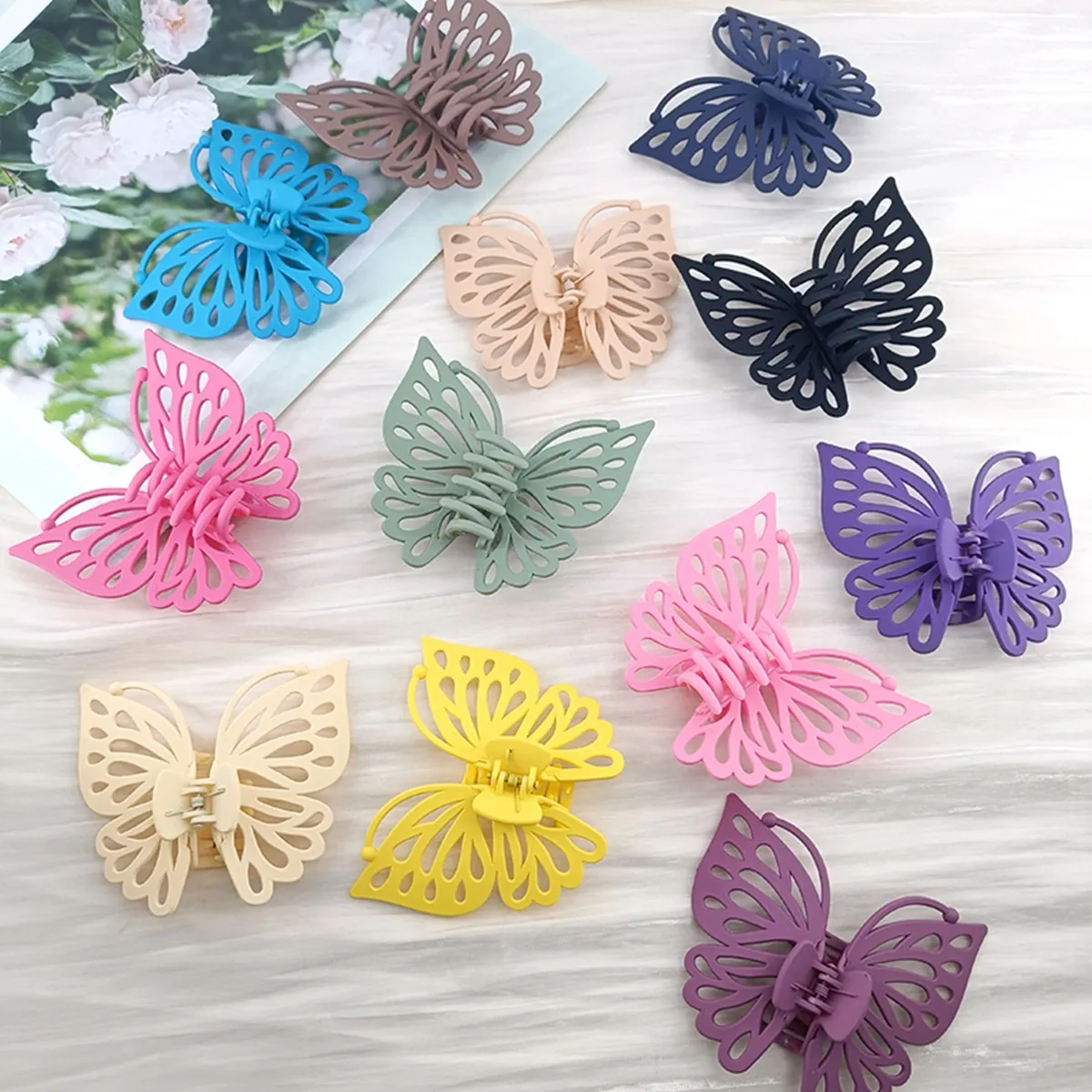 9 cm Süße Frauen Mädchen Junge Mode Geschenk Zurück Kopf Clip Haarnadel Candy Farbe Einzigen Schicht Hohl Flügel Antenne Schmetterling haar Klaue – Detail 6