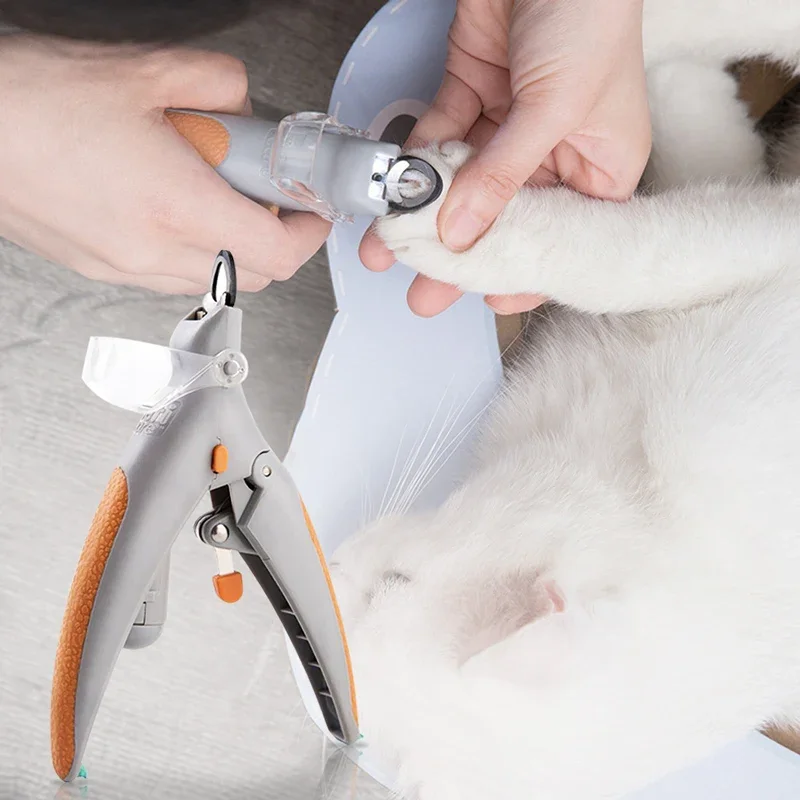 Pet Nail Clipper Scissors Pet Dog Cat Nail Toe Claw Clippers Scissor LED Light Nail Trimmer Grooming Tools Animals Pet Supplies