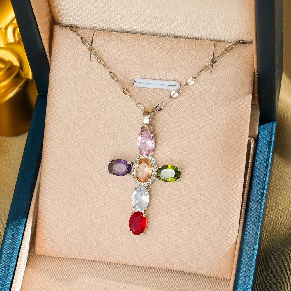 

With a touch of luxury and unique color, the colored zircon and the retro cross zircon are dazzling.