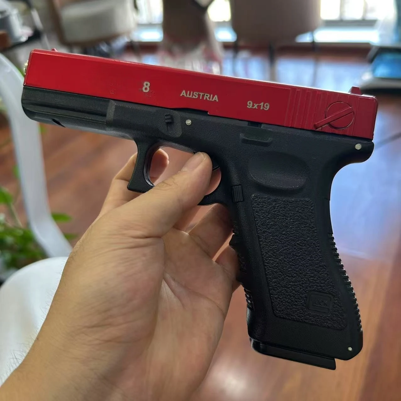 2025 جديد عيد الميلاد G17 سبيكة مسدس لعبة الحرائق 6 مللي متر الرصاص البلاستيكية مسافة إطلاق نار قوية 50 متر بعيدا هدية عيد ميلاد للأطفال