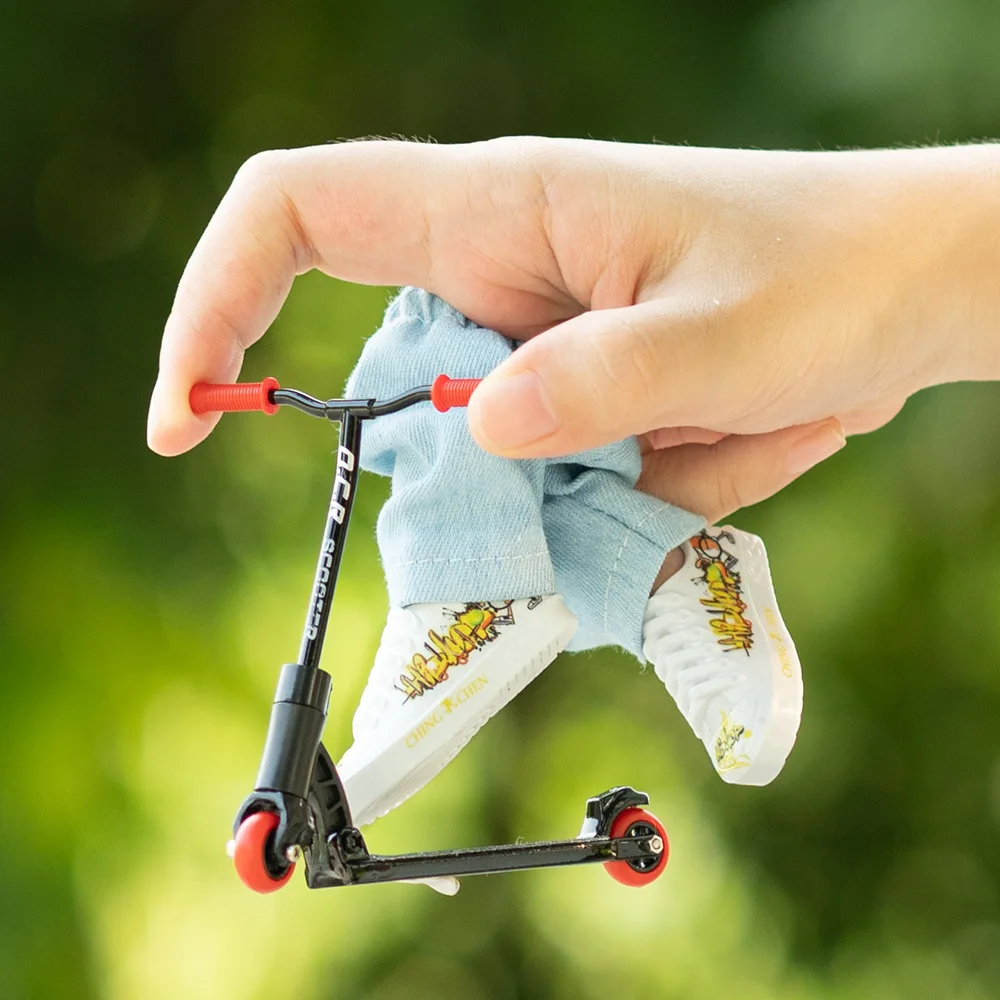 Novelty Funny Interactive Mini Finger Scooter Stunt Finger Toy Skate Skate Scooter Finger Parent-Child Interactive Holiday Gift
