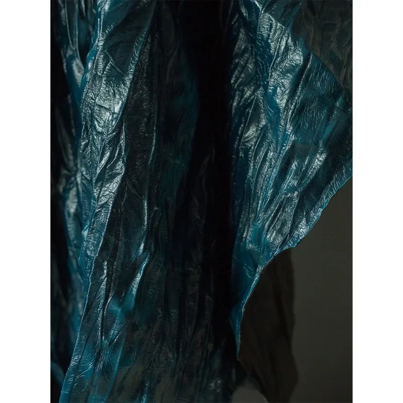 

Масляный воск, кожа, высококачественная насыщенная кобальтово-синяя текстура, градиент морщин, креативная панк-куртка, силуэт, дизайнерская ткань