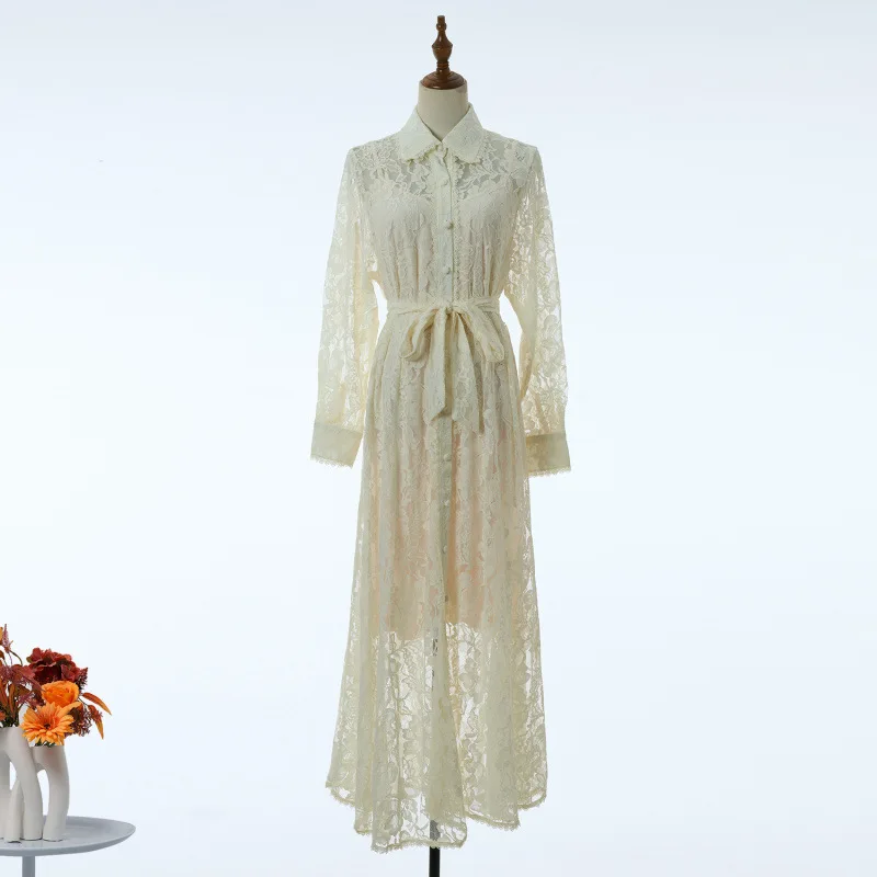 봄 신상 롱 스웨이드 맥시 드레스 레이스 패브릭 플로럴 디테일 하이웨이스트 스트리트 스타일 뉴트럴 캐주얼 드레스