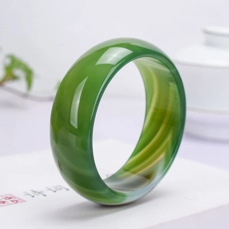 

Natural Emerald Green Chalcedony Agate Bracelet Women's, Classic Ethnic Style Jade Bracelet