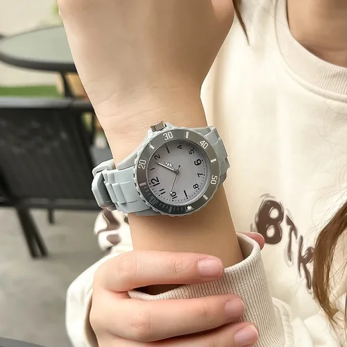 Imagen 2 del producto Relojes casuales de moda, reloj de cuarzo de silicona para mujer, reloj clásico Vintage para estudiantes, relojes de pulsera electrónicos para parejas de estudiantes